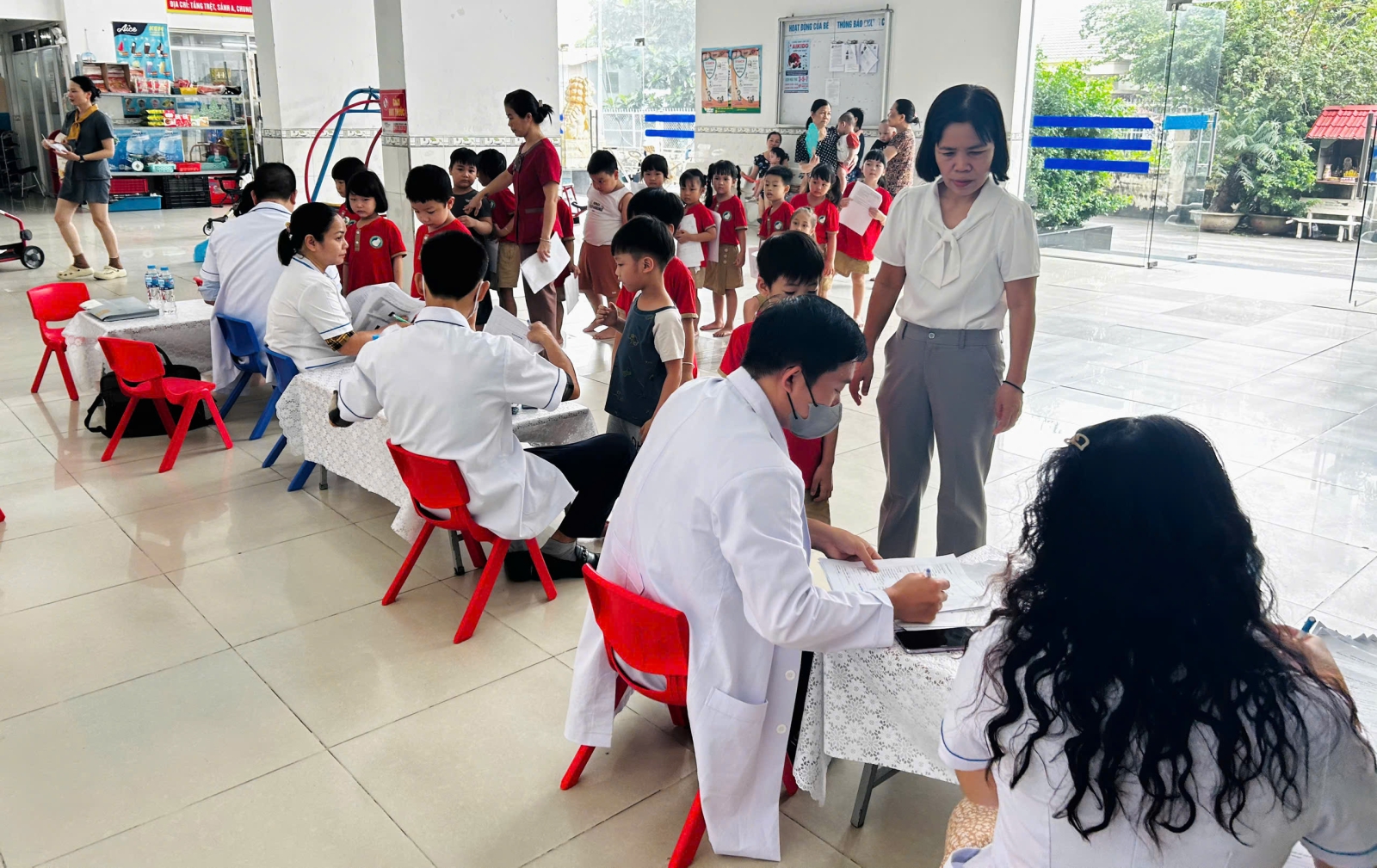 KHÁM SỨC KHỎE CHO TRẺ